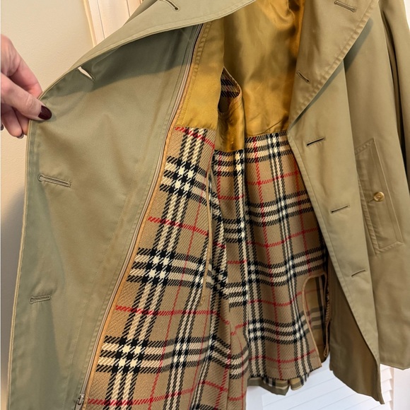 Vintage Burberry Trench. Excellent condition! - Picture 4 of 6